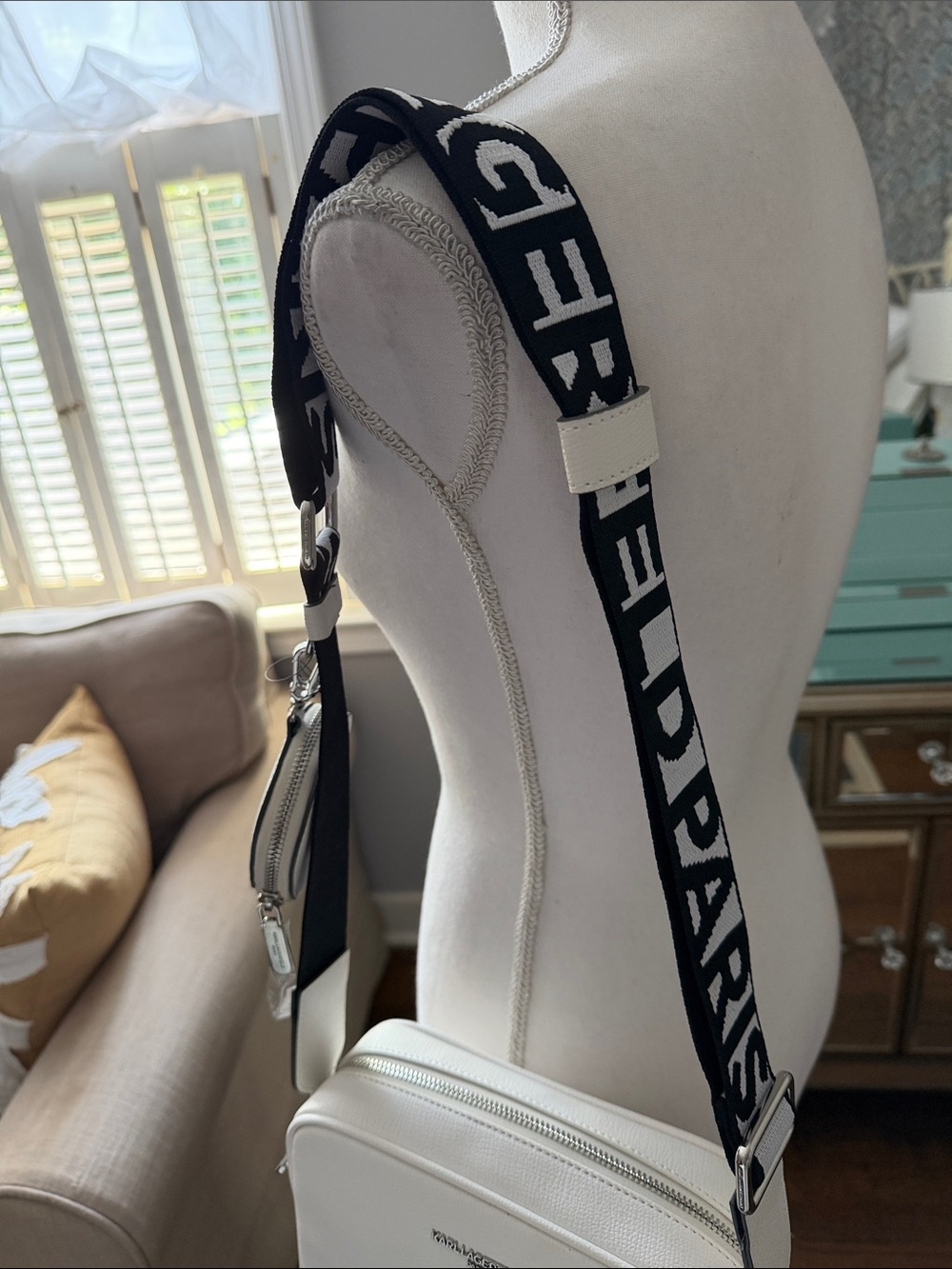 Karl Lagerfeld White Pebbled Crossbody Shoulder Bag w/ Iconic Logo Strap & Pouch - Picture 3 of 13